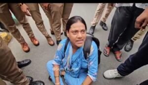 लखनऊ24अगस्त25*लो उपमुख्यमंत्री जी चूड़ी पहन लो,69000 की पीड़िता ने केशव मौर्या के आवास पर*अभ्यर्थी