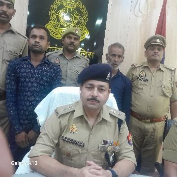 बाराबंकी24अगस्त25* स्वॉट/सर्विलांस व थाना बड्डूपुर पुलिस ने2शातिर अन्तरजनपदीय चोरों (पिता-पुत्र) को किया गिरफ्तार।