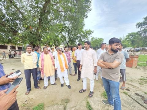 अयोध्या24अगस्त25*नरौली में 100 साल पुराना जर्जर आयुष औषधालय की भूमि का हुआ सर्वे