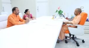 लखनऊ25अगस्त25*जिला पंचायत अध्यक्ष ऊषा सिंह व ब्लॉक प्रमुख शिवकुमार सिंह ने मुख्यमंत्री योगी आदित्यनाथ से की मुलाकात।