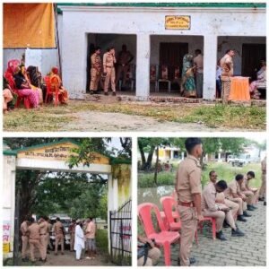 सुल्तानपुर25अगस्त25*पीरोसरैया में कोटेदार के विरुद्ध,दिए गए शिकायतपत्र की जांच करने पहुँचे अफसर, सख़्त सुरक्षा के बीच हुई जांच*