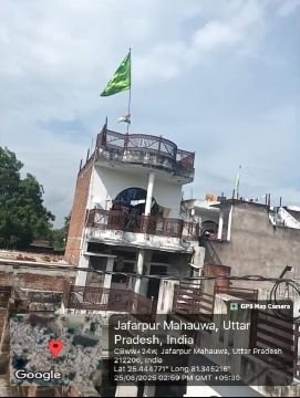 कौशाम्बी25अगस्त25*जफरपुर महावां में राष्ट्रीय ध्वज के ऊपर इस्लामिक झंडा, तनाव बढ़ा*