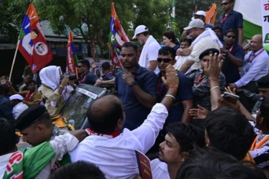 पूर्णिया बिहार 26 अगस्त 25*सुपौल में वोटर अधिकार यात्रा के दौरान उमड़ा जनसैलाब, INDIA गठबंधन ने भरी हुंकार पूर्णिया बिहार 26 अगस्त 25*सुपौल में वोटर अधिकार यात्रा के दौरान उमड़ा जनसैलाब, INDIA गठबंधन ने भरी हुंकार