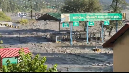 मनाली हिमाचल27अगस्त25*प्रकृति से ज़्यादा ताकतवर कुछ नहीं मनाली हिमाचल27अगस्त25*प्रकृति से ज़्यादा ताकतवर कुछ नहीं