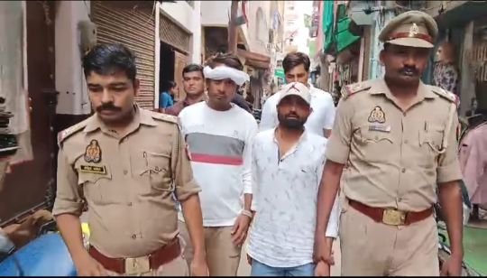 कानपुर नगर26.08.2025*थाना बेकनगंज पुलिस ने जुआँ खेलते हुए 02 युवक गिरफ्तार किए। कानपुर नगर26.08.2025*थाना बेकनगंज पुलिस ने जुआँ खेलते हुए 02 युवक गिरफ्तार किए।