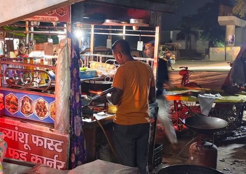 कौशाम्बी27अगस्त25*बिना लाइसेंस रेस्टोरेंट-ढाबों पर उठे सवाल, घरेलू सिलेंडरों से पक रहा खाना* कौशाम्बी27अगस्त25*बिना लाइसेंस रेस्टोरेंट-ढाबों पर उठे सवाल, घरेलू सिलेंडरों से पक रहा खाना*