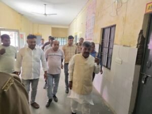 अयोध्या28अगस्त25*विधायक ने सीएचसी मवई का किया औचक निरीक्षण,सीएचसी अधीक्षक मिले नदारत