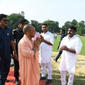 प्रतापगढ़29अगस्त25* मुख्यमंत्री के जनपद आगमन पर बीजेपी मंडल अध्यक्ष को मिला महाराज का आशीर्वाद...