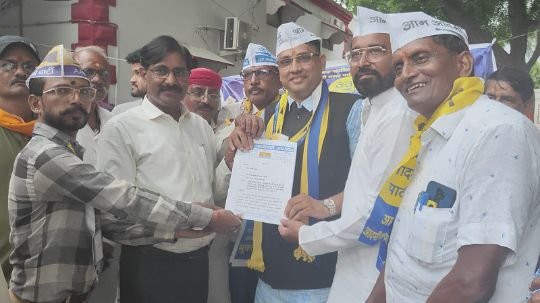 मिर्जापुर29अगस्त25 * दो दिन के अंदर अतिक्रमण हटाने का समय लेकर सत्याग्रह समाप्त कराया गया*