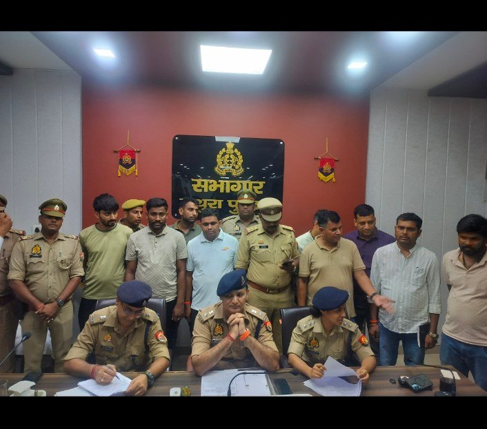 मथुरा 1 अगस्त 25* लूट का सामान के साथअवैध हथियार एवं एक गाड़ी जप्त । मथुरा 1 अगस्त 25* लूट का सामान के साथअवैध हथियार एवं एक गाड़ी जप्त ।