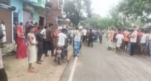 कौशाम्बी2सितम्बर25*स्कूटी सवार को रोडवेज बस ने कुचला मौके पर मौत*भीड़ देखकर बस छोड़कर भाग गया चालक*