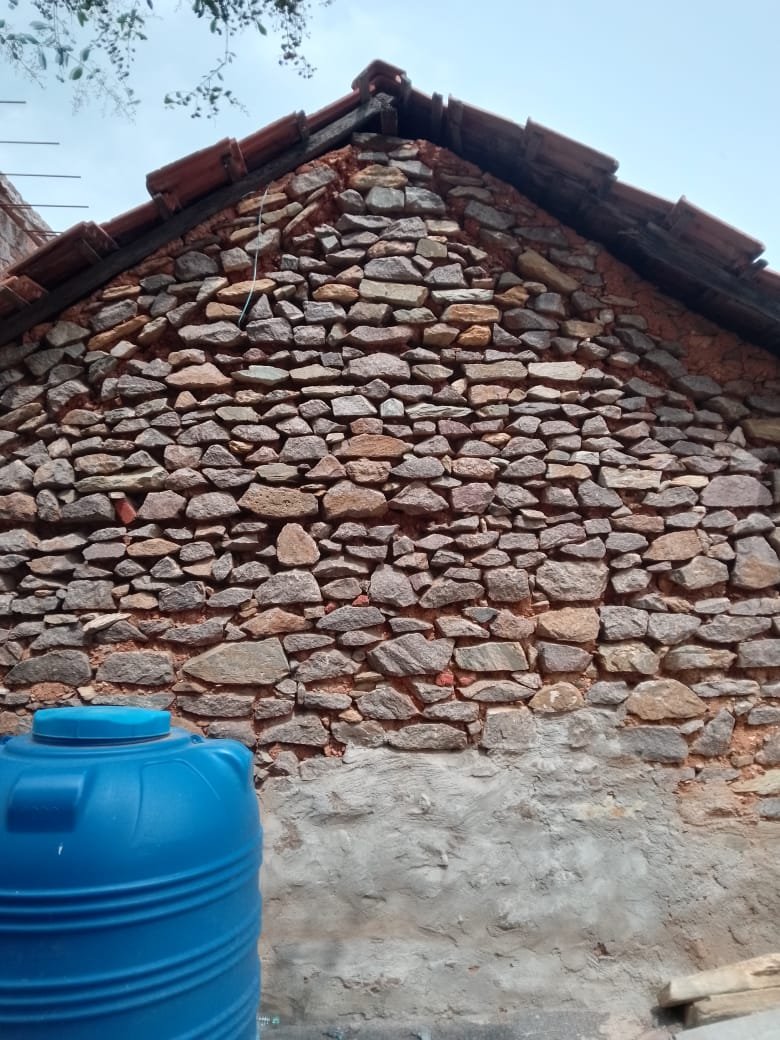 तमिलनाडु 03सितम्बर 25के सेलम जिला के गांव में लोग पत्थरों से बने घरों में रह रहे हैं