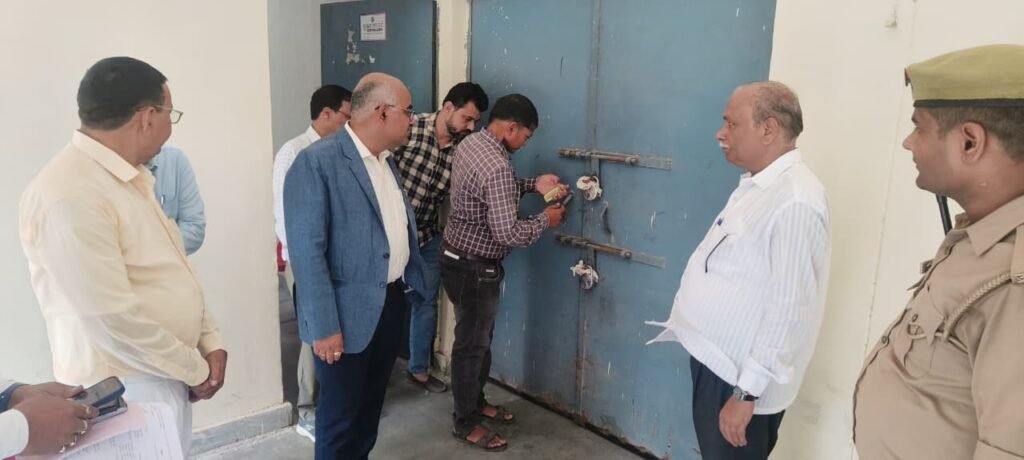 कानपुर नगर4सितम्बर25*ईवीएम-वीवीपैट वेयरहाउस का जिलाधिकारी ने राजनीतिक दलों के प्रतिनिधियों की उपस्थिति में किया निरीक्षण* कानपुर नगर4सितम्बर25*ईवीएम-वीवीपैट वेयरहाउस का जिलाधिकारी ने राजनीतिक दलों के प्रतिनिधियों की उपस्थिति में किया निरीक्षण*