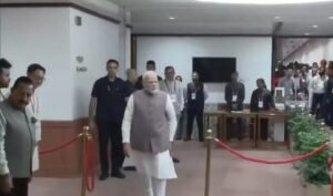 नई दिल्ली 9सितम्बर25*उपराष्ट्रपति चुनाव के लिए वोटिंग शुरू हो गई है. प्रधानमंत्री नरेंद्र मोदी ने पहला वोट डाला.