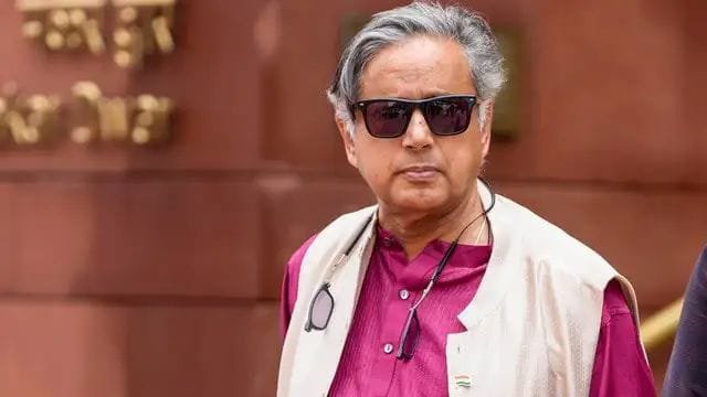 नई दिल्ली25सितम्बर25*हमें पाक खिलाड़ियों से हाथ मिलाना चाहिए था !!