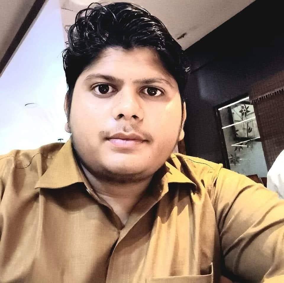 अलीगढ़27सितम्बर25*TVS शोरूम के मालिक अभिषेक गुप्ता की गोली मारकर हत्या कर दी गई। अलीगढ़27सितम्बर25*TVS शोरूम के मालिक अभिषेक गुप्ता की गोली मारकर हत्या कर दी गई।