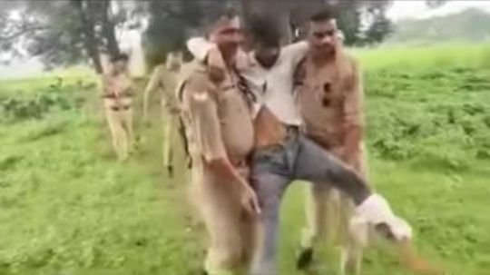 अयोध्या1सितम्बर25*युवती की हत्या में नया खुलासा, युवती की हत्या आलोक निषाद ने नहीं प्रेमी राजीव यादव ने की थी।