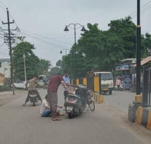 लखीमपुर2सितम्बर25*डिवाइडर पर कट के पास की रेलिंग की संरचना बनी हादसों की वजह-