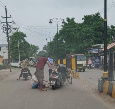 लखीमपुर2सितम्बर25*डिवाइडर पर कट के पास की रेलिंग की संरचना बनी हादसों की वजह-