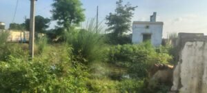 कौशाम्बी3सितम्बर25*ऑपरेटर की मनमानी से लावारिस हुआ समरसेबल पानी के लिए परेशान जनता*