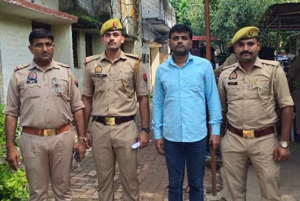 कानपुर नगर3सितम्बर25*अधिवक्ता अखिलेश दुबे का खासकार विपिन गुप्ता चढ़ा पुलिस के हत्थे* कानपुर नगर3सितम्बर25*अधिवक्ता अखिलेश दुबे का खासकार विपिन गुप्ता चढ़ा पुलिस के हत्थे*