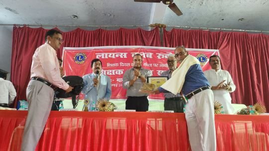 अयोध्या4सितम्बर25*राष्ट्र निर्माण में शिक्षकों की भूमिका अद्वितीय – चंद्रेश त्रिपाठी अयोध्या4सितम्बर25*राष्ट्र निर्माण में शिक्षकों की भूमिका अद्वितीय – चंद्रेश त्रिपाठी