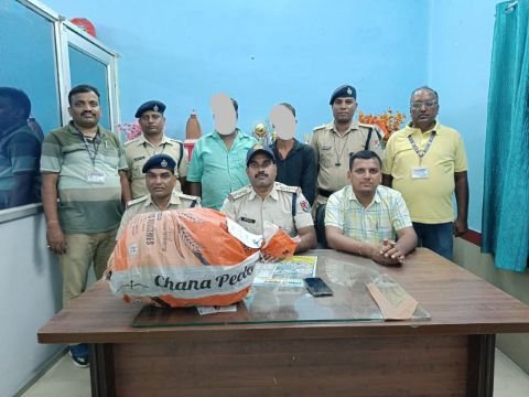 रोहतास5सितम्बर25*रेलवे के ट्रांसफार्मर से चोरी तांबे के तार को खरीदने वाले 2,कबाड़ियों को आरपीएफ ने किया गिरफ्तार* रोहतास5सितम्बर25*रेलवे के ट्रांसफार्मर से चोरी तांबे के तार को खरीदने वाले 2,कबाड़ियों को आरपीएफ ने किया गिरफ्तार*