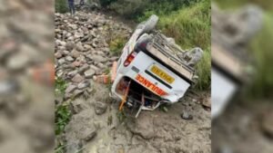 पंजाब6सितम्बर25*होशियारपुर में दर्दनाक हादसा, गहरी खाई में एम्बुलेंस गिरने से तीन की मौत और दो घायल*