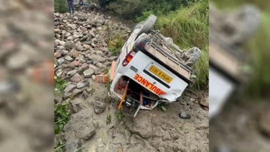 पंजाब6सितम्बर25*होशियारपुर में दर्दनाक हादसा, गहरी खाई में एम्बुलेंस गिरने से तीन की मौत और दो घायल* पंजाब6सितम्बर25*होशियारपुर में दर्दनाक हादसा, गहरी खाई में एम्बुलेंस गिरने से तीन की मौत और दो घायल*