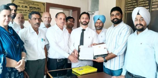 पंजाब6सितम्बर25*एडवोकेट देसराज कम्बोज के सुपुत्र नरेश कम्बोज बने बार एसो. अबोहर के मैंबर