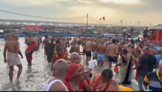 प्रयागराज7सितम्बर25*प्रयागराज में पितृ पक्ष की हुई शुरुआत संगम में दिखी लोगों की भीड़... प्रयागराज7सितम्बर25*प्रयागराज में पितृ पक्ष की हुई शुरुआत संगम में दिखी लोगों की भीड़...