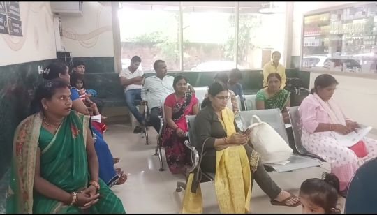 वाराणसी7सितम्बर25*निःशुल्क स्वास्थ्य शिविर का लाभ उठाने के लिए उमड़ी महिलाये*