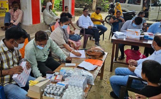 अयोध्या7सितम्बर25*मवई स्वास्थ टीम ने अशरफपुर गंगरेला गांव में कैंप लगाकर 103 मरीज देखे अयोध्या7सितम्बर25*मवई स्वास्थ टीम ने अशरफपुर गंगरेला गांव में कैंप लगाकर 103 मरीज देखे