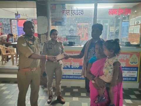 कानपुर नगर7सितम्बर25*महिला उप निरीक्षक ने खोया मोबइल ड्राइवर को सौंपा* कानपुर नगर7सितम्बर25*महिला उप निरीक्षक ने खोया मोबइल ड्राइवर को सौंपा*