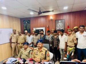 लखनऊ8सितम्बर25*ठाकुरगंज पुलिस टीम ने सात वाहन चोरों को किया गिरफ्तार।*