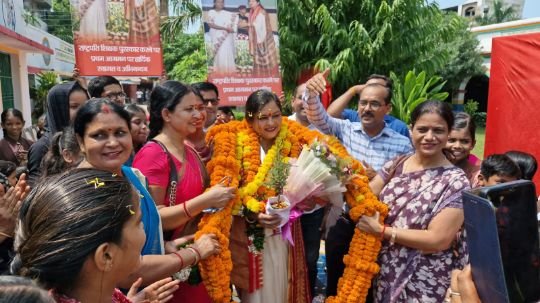 मिर्जापुर:8सितंबर25*राष्ट्रीय शिक्षक पुरस्कार से सम्मानित होने पर विद्यालय में नायक की तरह हुआ मधुरिमा तिवारी का स्वागत*
