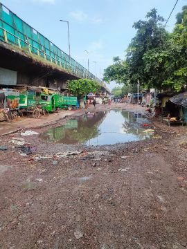 कानपुर नगर8सितम्बर25*नगर निगम के अधिकारी गढ़, काम का पता नहीं, सड़कों में तो है ही, अब गढ्ढों में भी दरारों की संख्या बढ़ गई*