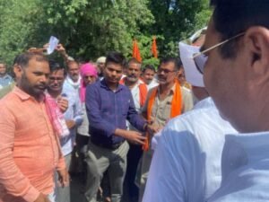 जालौन9सितम्बर25*किसानों की विभिन्न समस्याओं को लेकर भारतीय किसान संघ ने गल्ला मंडी में धरना प्रदर्शन किया।