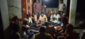 कौशाम्बी9सितम्बर25*प्राचीन शिव मंदिर मे भक्तों ने कीर्तन भजन कर किया रात्रि जागरण*