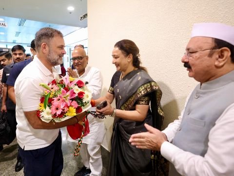 लखनऊ10सितम्बर25*राहुल गांधी पहुंचे लखनऊ एयरपोर्ट लखनऊ10सितम्बर25*राहुल गांधी पहुंचे लखनऊ एयरपोर्ट