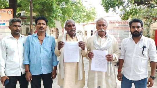 मिर्जापुर:11 सितंबर 25 *कानूनगो और लेखपाल पर मिलीभगत का आरोप* मिर्जापुर:11 सितंबर 25 *कानूनगो और लेखपाल पर मिलीभगत का आरोप*