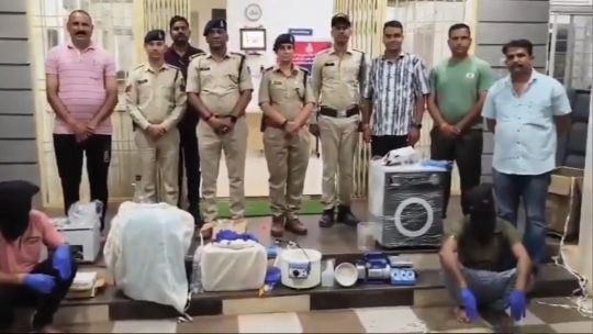 आगर मालवा13सितम्बर25*MP में भाजपा नेता की गाड़ी से भारी मात्रा में ड्रग्स बरामद। आगर मालवा13सितम्बर25*MP में भाजपा नेता की गाड़ी से भारी मात्रा में ड्रग्स बरामद।