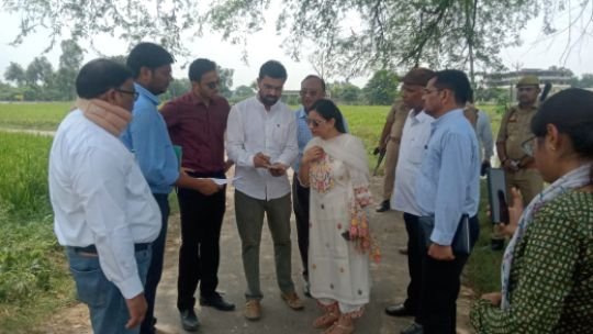 कौशाम्बी13सितम्बर25*मा.उच्च न्यायालय द्वारा गठित टीम की उपस्थिति में ग्राम रक्सौली में तालाबी संख्या-723 का किया गया सीमांकन*