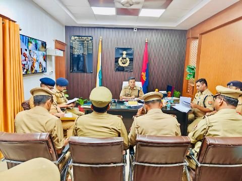 लखनऊ14सितम्बर25*डीसीपी पूर्वी द्वारा पूर्वी जोन कार्यालय पर मासिक अपराध गोष्ठी आयोजित की गयी।