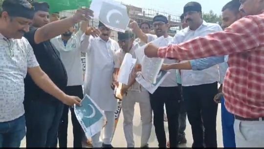 कानपुर14सितम्बर25*एशिया कप में भारत- पाक मैच को लेकर जनता का आक्रोश* कानपुर14सितम्बर25*एशिया कप में भारत- पाक मैच को लेकर जनता का आक्रोश*