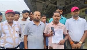 पूर्णिया बिहार 14 दिसंबर 25*पीएम के पूर्णिया आगमन पर अंतराष्ट्रीय वैश्य महासम्मेलन जिला अध्यक्ष ने स्टेशन अधीक्षक को मांग पत्र सोपा