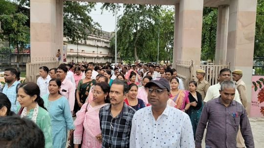 कौशाम्बी15सितम्बर25*सुप्रीम कोर्ट के निर्णय से बौखलाए शिक्षकों ने सौंपा ज्ञापन* कौशाम्बी15सितम्बर25*सुप्रीम कोर्ट के निर्णय से बौखलाए शिक्षकों ने सौंपा ज्ञापन*