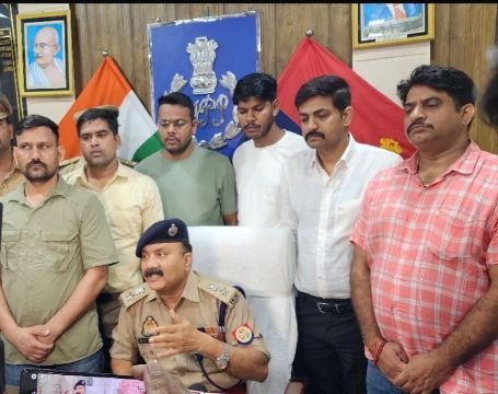 कानपुर नगर15सितम्बर25*फर्जी जज बनकर लाखो से लेकर करोड़ो की टप्पेबाज़ी करने वाले फर्जी जज और उसकी पत्नी को धर दबोचा!* कानपुर नगर15सितम्बर25*फर्जी जज बनकर लाखो से लेकर करोड़ो की टप्पेबाज़ी करने वाले फर्जी जज और उसकी पत्नी को धर दबोचा!*