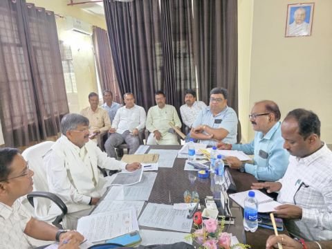 अयोध्या15सितम्बर25*आगामी त्यौहार को लेकर विधायक रामचंद्र यादव ने बिजली विभाग के अधिकारियो के साथ की बैठक