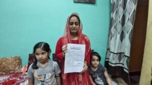 मिर्जापुर:17 सितम्बर 25 *ब्याज खोरों पर लगाया पति को मानसिक प्रताड़ना का आरोप*